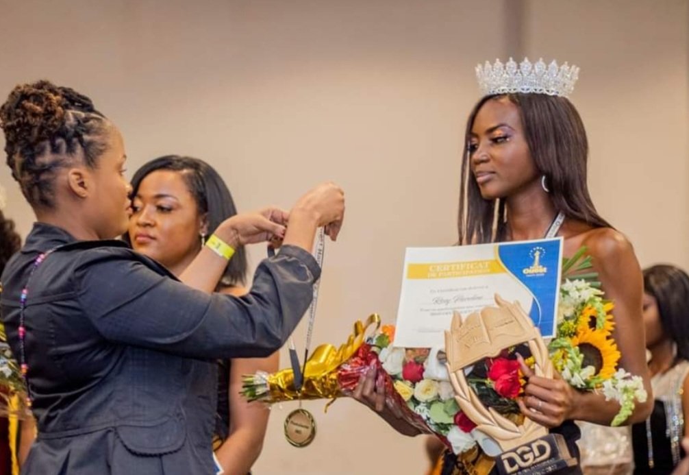 lavi_info's tweet photo. Rosy PAROLINE remporte la grande finale de la 5ème édition du concours " Miss'Ouest Haïti 2022 " qui s'est tenue à l'hôtel Caribe le Mardi 27 Décembre dernier. https://t.co/XoTQmlz8rK