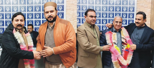 zamaswat's tweet photo. ایم پی اے فضل حکیم اور مئیر شاہد علی کی پریس کلب آمد، کابینہ کو مبارکباد - https://t.co/NPIPN8N2Kq https://t.co/ZNTc5wJ97h