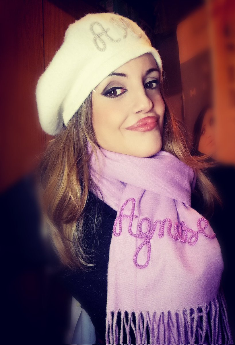 Agnese1979's tweet photo. Made in Italy e Handmade Agnese Monaco al calduccio con le fantastiche creazioni di @nappe_di_ti di Tiziana Izzo ! #handmadehats #handmade #sciarpa #cappello #accessori #nappediti #poeta #artista #agnesemonaco https://t.co/d9WbPxHAgp