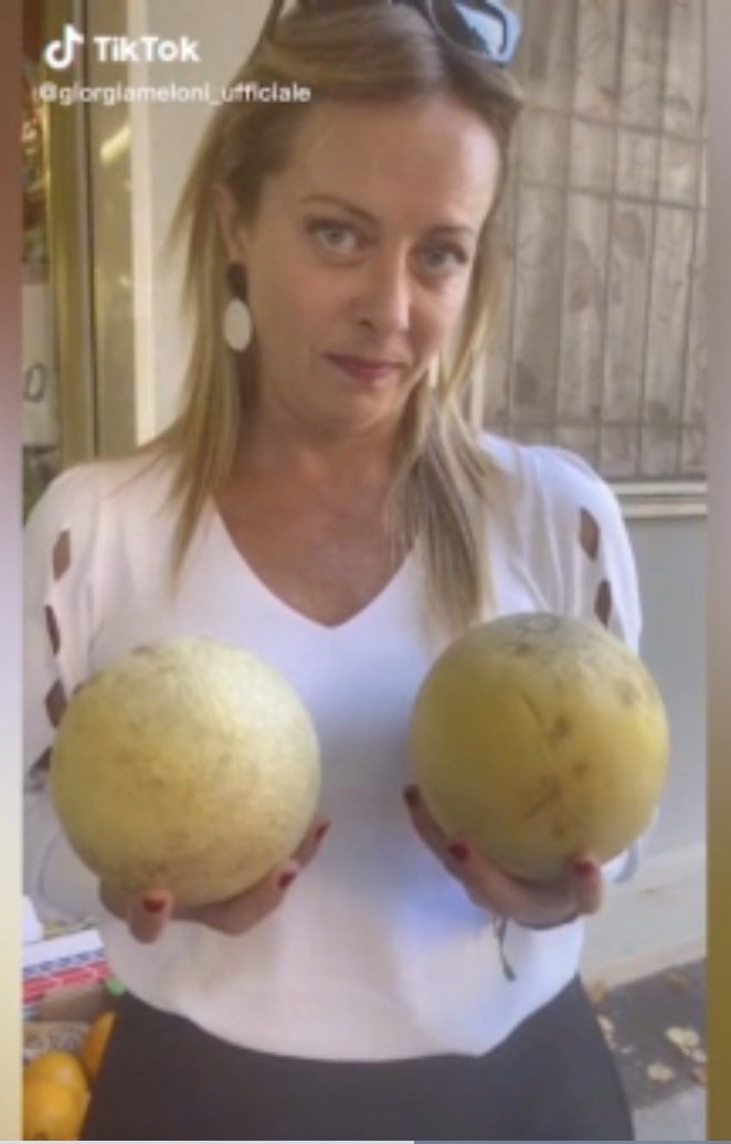 Il "cenone" della premier <a href="/GiorgiaMeloni/">Giorgia Meloni</a> è servito.
E' un "menù a la carte":
- buono per i lavoratori autonomi,
- discreto per chi non paga le tasse,
- magro per i lavoratori dipendenti,
- povero per chi è privo di rendite.
COMINCIAMO BENE!   👇👇👇👇
avantionline.it/scempio-di-fin…