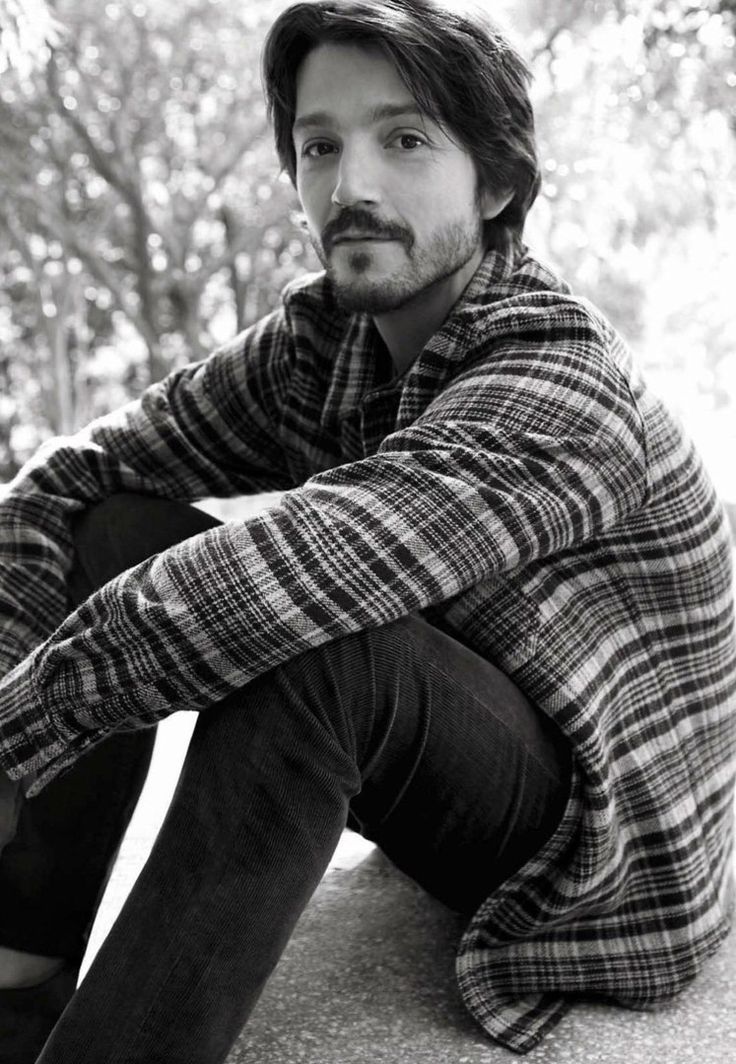 Happy birthday, Diego Luna.  in 1979.

For L Uomo Vogue, December 2016. 