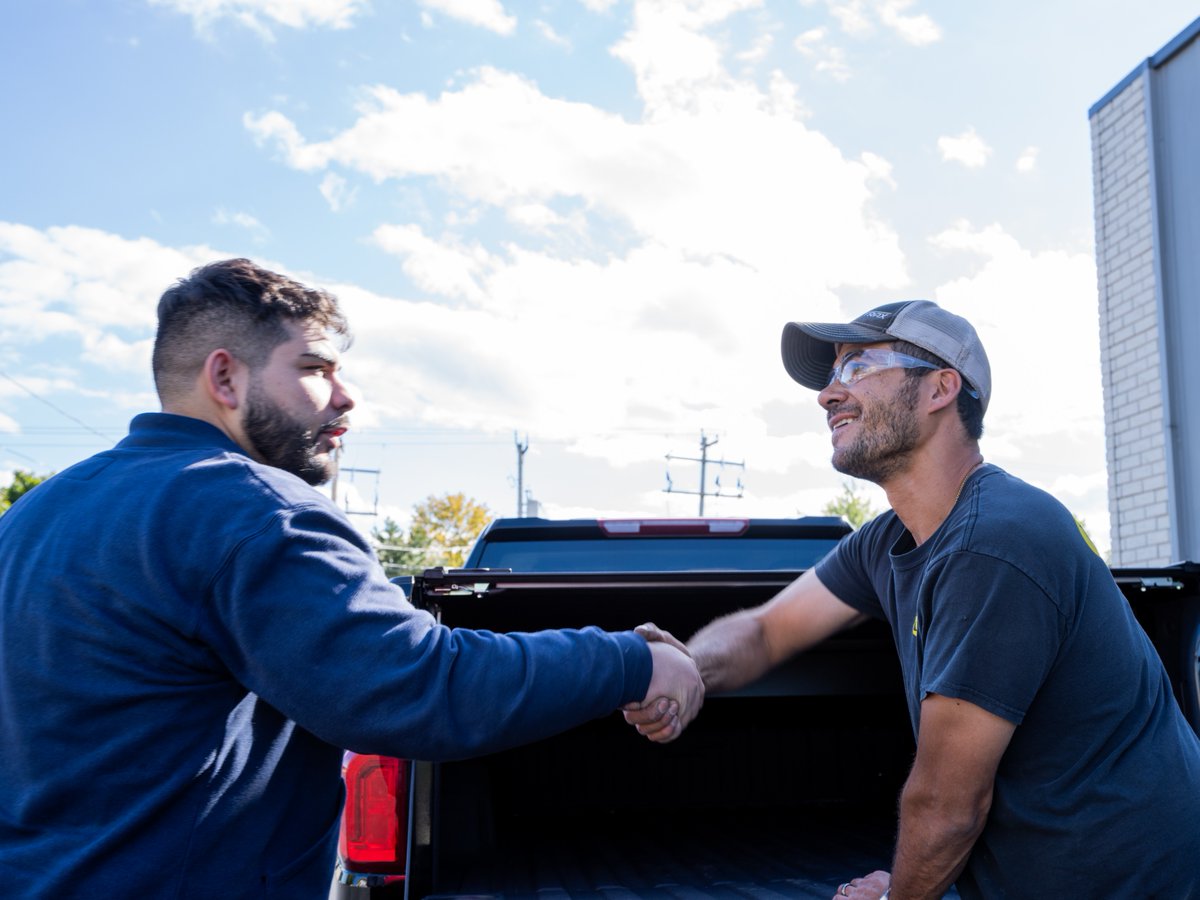 LINEXProtects's tweet photo. Not every LINE-X location will look the same, but there is one thing that will always be the same and that’s customer service and commitment to quality.
#LINEX #TruckUpgrade #LINEXDifference https://t.co/3xL8BnKN1R