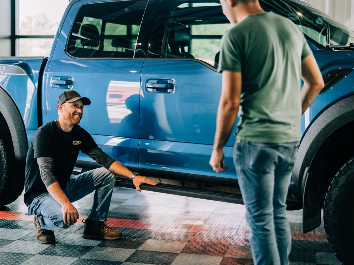 LINEXProtects's tweet photo. Not every LINE-X location will look the same, but there is one thing that will always be the same and that’s customer service and commitment to quality.
#LINEX #TruckUpgrade #LINEXDifference https://t.co/3xL8BnKN1R