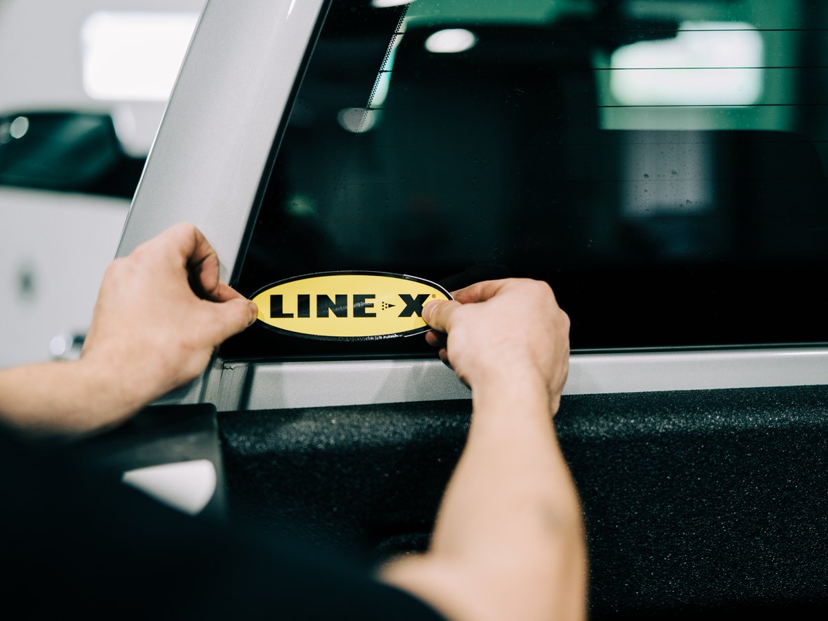 LINEXProtects's tweet photo. Not every LINE-X location will look the same, but there is one thing that will always be the same and that’s customer service and commitment to quality.
#LINEX #TruckUpgrade #LINEXDifference https://t.co/3xL8BnKN1R