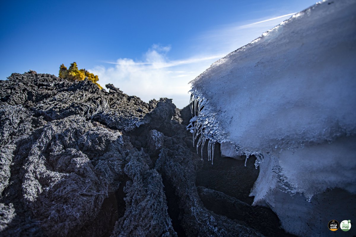 #Etna Eruption • 29/12/2022

#Sicily #lava #volcano 
@VisitSicilyOP
@NatGeoItalia