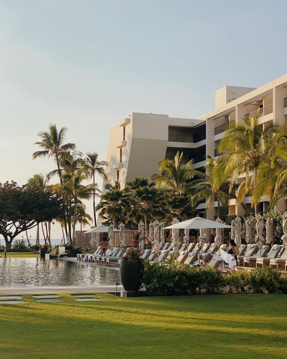 Taking in the view. Lounge out amidst the quiet after Christmas lull– island time is best for that new year mindset. #MaunaLani