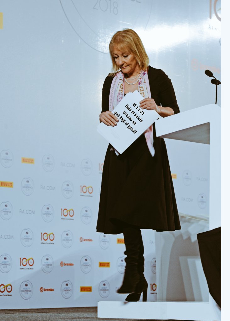 Acá me imagino a la Reina Cosse en un rato bajando a la conferencia de prensa para anunciar la baja del boleto ya que bajó el combustible!!! 👏👏👏 Gracias Carolina!!