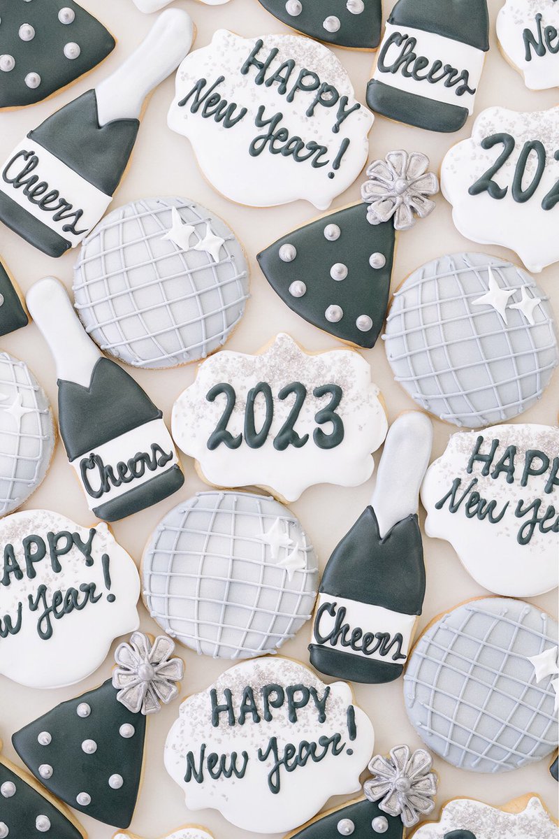 Here’s to a sweet 2023 🥂 Iced and Sanding Sugar New Year’s Cookies in-store now through NYE (at Suárez Bakery and Barra starting 12/30). #clt #charlotte #NYE