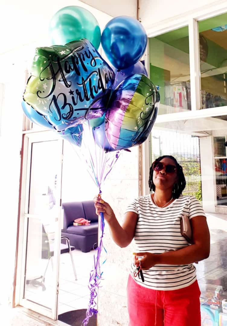 Help someone celebrate their birthday with these stylish foil balloons in any number!

🎉
Order your #HeliumBalloon today.

#itsapartyja #partydecorations #partystoreinjamaica #PartySupply #jamaicapartystore #heliumballoongift #CustomizedBalloons #goldfoilballoons #foilballoons