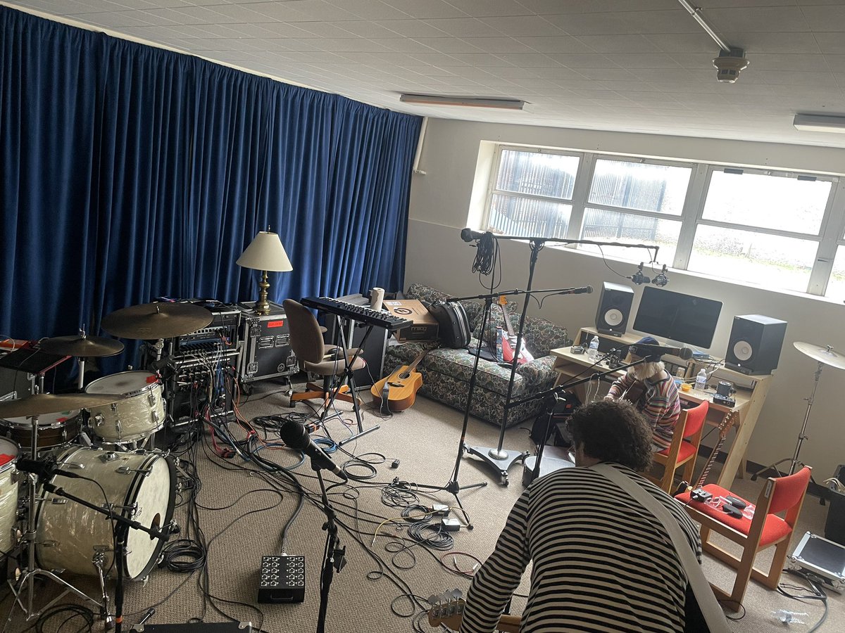 sad cops tweet media