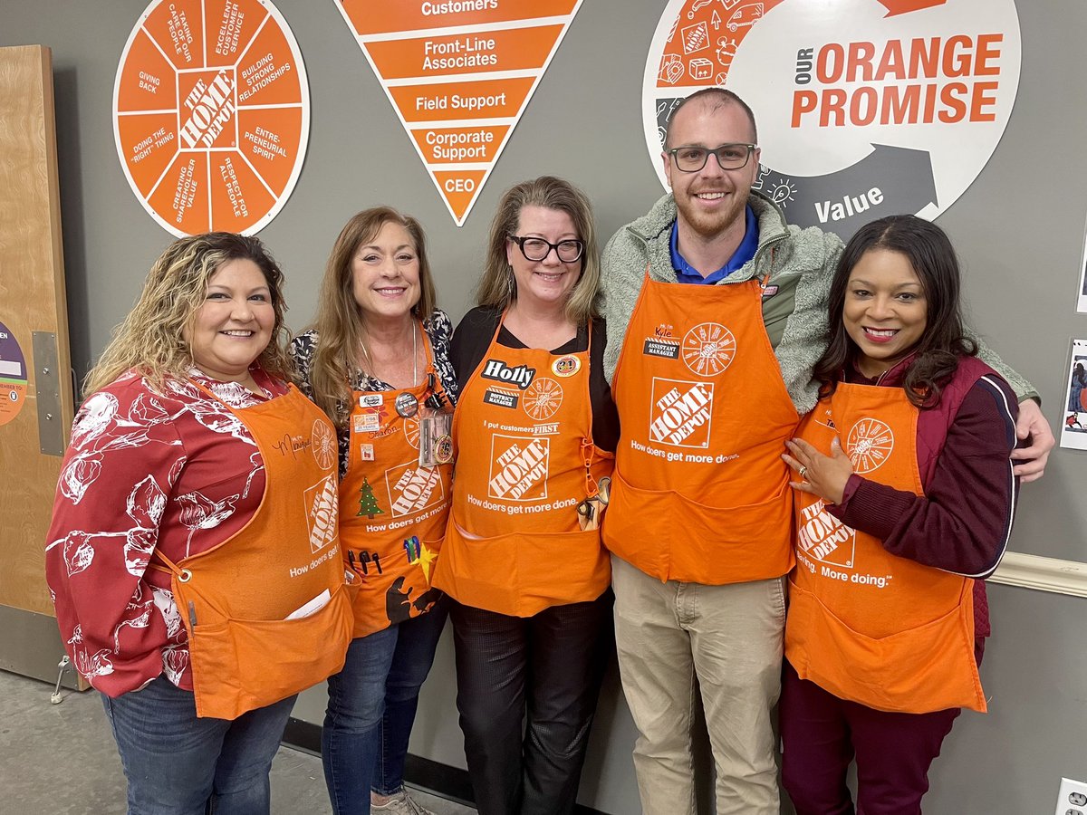 Great Walk today with @hollytate122 and @TaraTuckerTHD! Learned so much! Always love their support and knowledge! #learntogrow #drivingleads