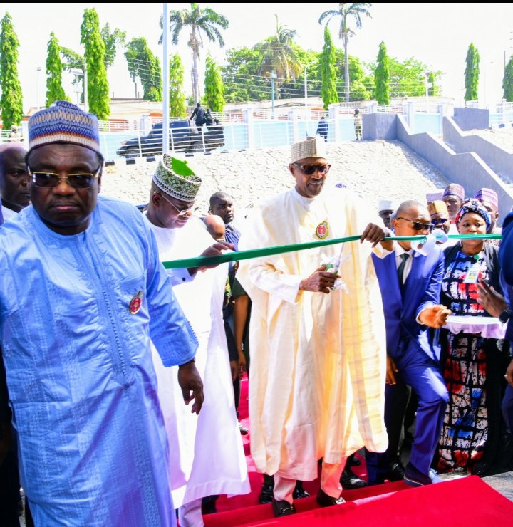KemPatriot's tweet photo. Proud Father & Son moment π!
President @MBuhari today at the commissioning of several landmark projects done by Gov @OfficialGYBKogi
These projects will change the face of Kogi State forever,for good!
#GYBisWorking
#KemTwits https://t.co/XxvyNb55cQ