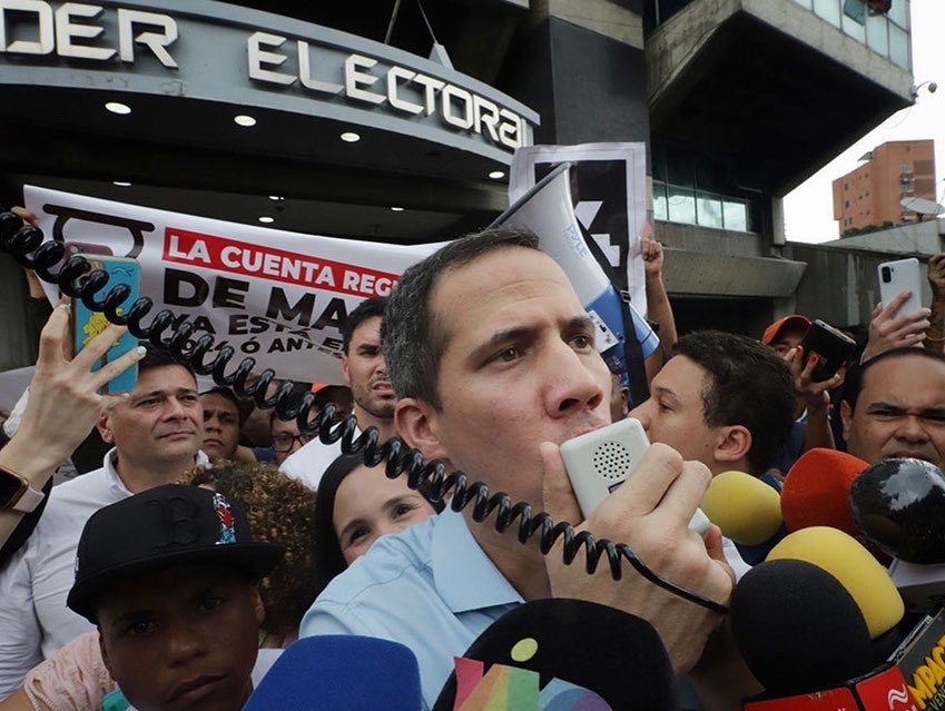 jguaido's tweet photo. El desprendimiento y la empatía deben ser parte del accionar de todo líder político. 

Como lo hemos dicho, esto no es un tema de Juan Guaidó, es un tema enfocado en mantener a una institución que es una herramienta de lucha para lograr la democracia. https://t.co/mULHCQ8UTk