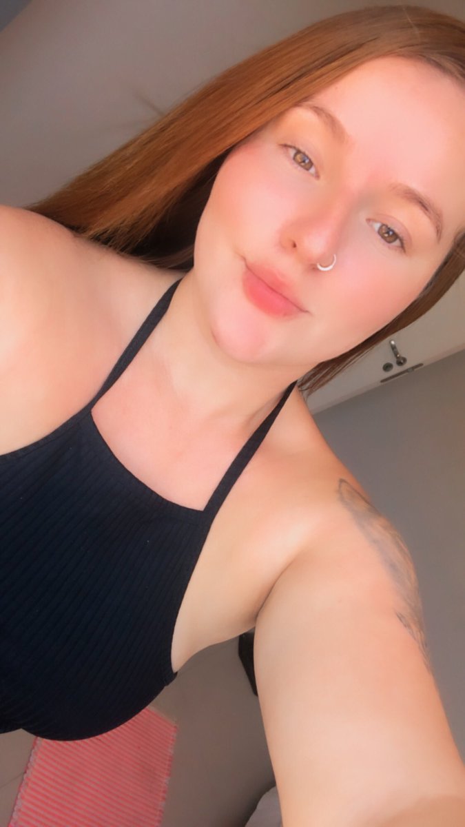 BiaCastro___'s tweet photo. Bem natural 🥰 https://t.co/mkk1G9ouOZ