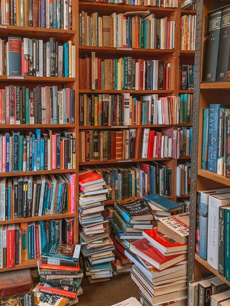 cosy_raindrop's tweet photo. Does anybody have any book goals for 2023? ✨ https://t.co/U7L09zWQor