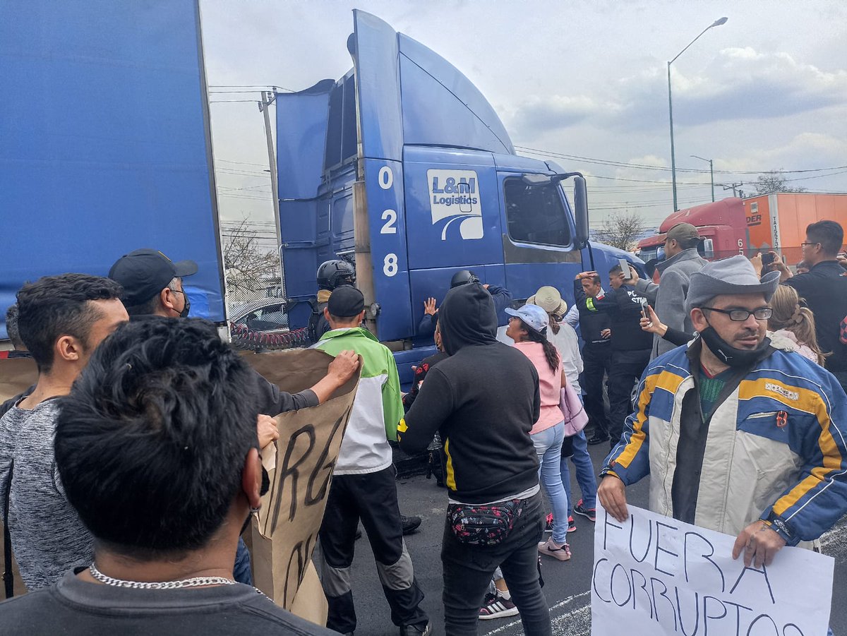 cdhzloficial's tweet photo. Ante la exigencia de #Justicia para Jorge, trabajador asesinado en #Izcalli #Edomex cuyo culpable fue liberado por la @FiscaliaEdomex @alfredodelmazo responde com #represión Vs el pueblo mexiquense.
#Difunde #Comparte

#JusticiaParaelSeñordelostamales https://t.co/ayUIhZ25RI