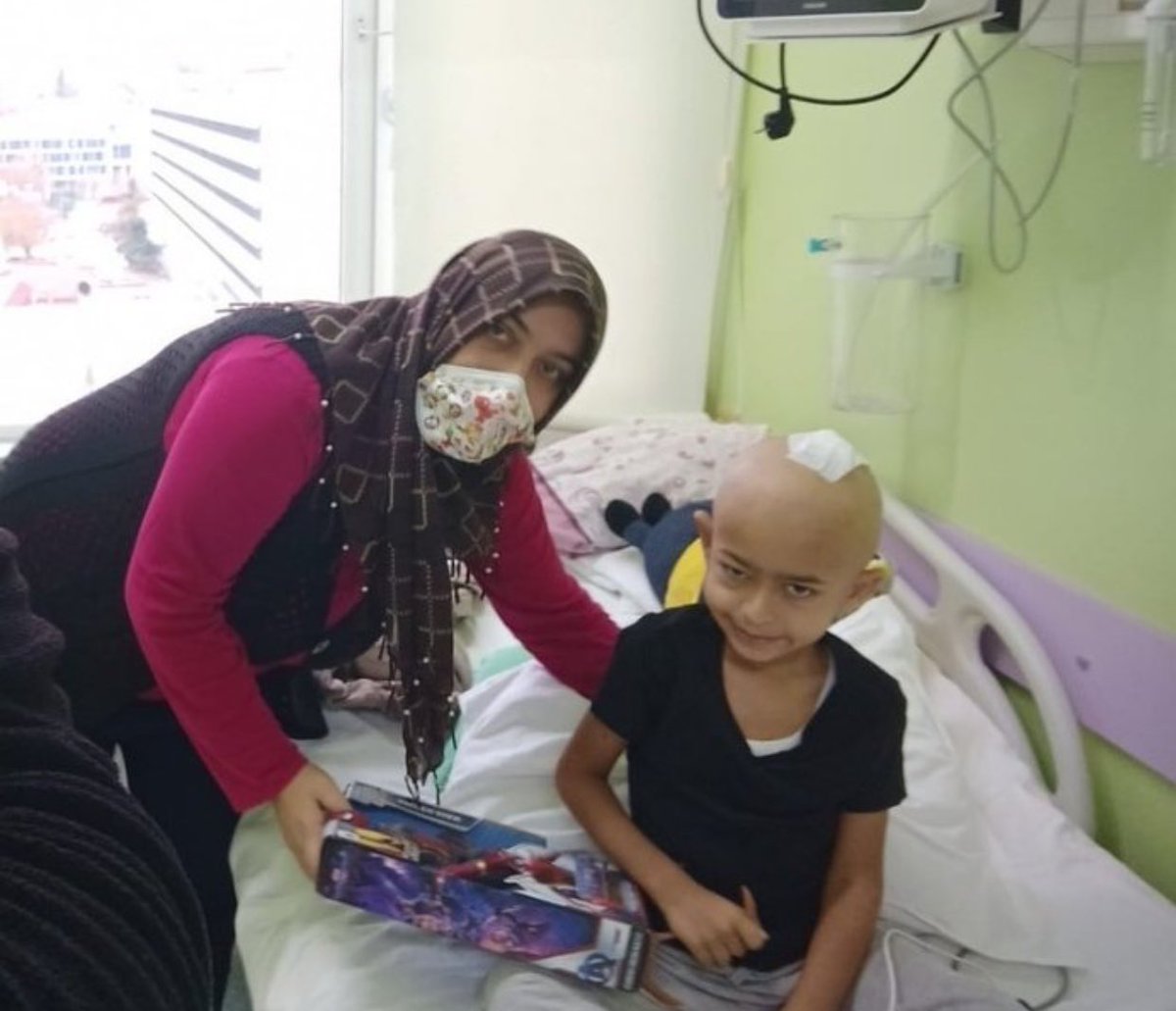 AtillaTasNet's tweet photo. Yusuf kardeşimiz ağır hasta bir çocuk,annesi cezaevindeymiş. Bunu muhalefet olarak almayın, insanlık bunu gerektirir. Af istemiyorlar. Hiç değilse bir erteleme verilebilir. Annesiyle kavuşturalım. Gerekirse kefil olarak girerim cezaevine de. @adalet_bakanlik https://t.co/FobOZvapCZ