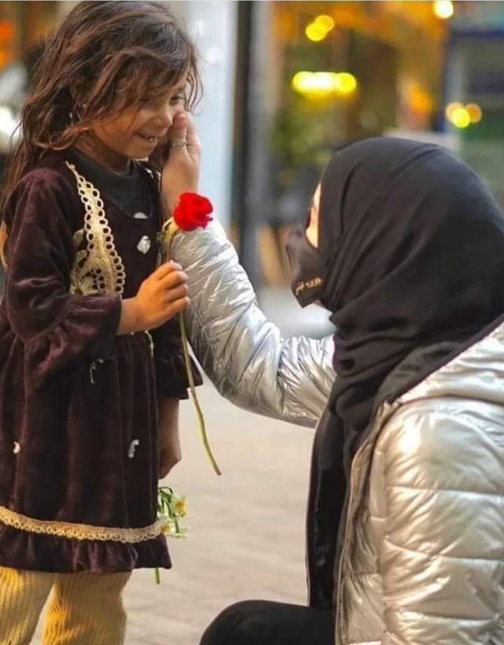 کچھ بانٹنا ہےتو پھر محبت بانٹیں
اس جدید دور میں سب موجود ہے
 قحط ہے تو محبت کا❤️