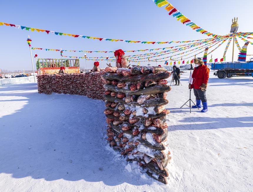 ChinaEmbEsp's tweet image. 📸 La #pesca en hielo invernal está en pleno apogeo en el lago #Chagan, en la provincia de #Jilin. 🎣