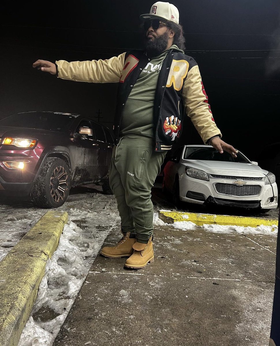 RMC__Mike's tweet photo. I Been To Myself I Been In The Wind They Ask Bout Where I Been Runnin Up Benjamin’s 😎😎😎 #Rmc #FreeTheGhetto https://t.co/LdT70kv62p