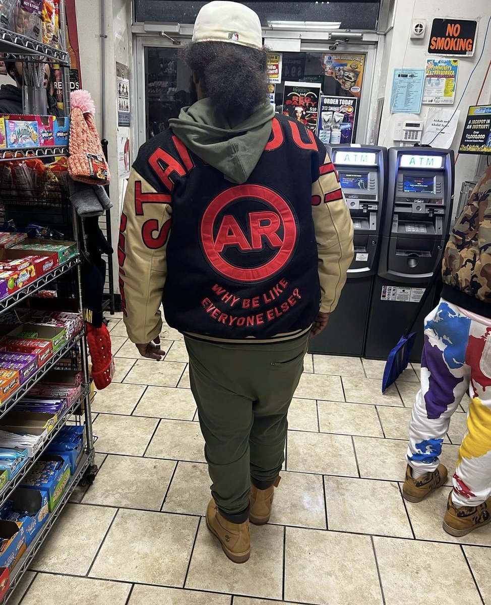 RMC__Mike's tweet photo. I Been To Myself I Been In The Wind They Ask Bout Where I Been Runnin Up Benjamin’s 😎😎😎 #Rmc #FreeTheGhetto https://t.co/LdT70kv62p
