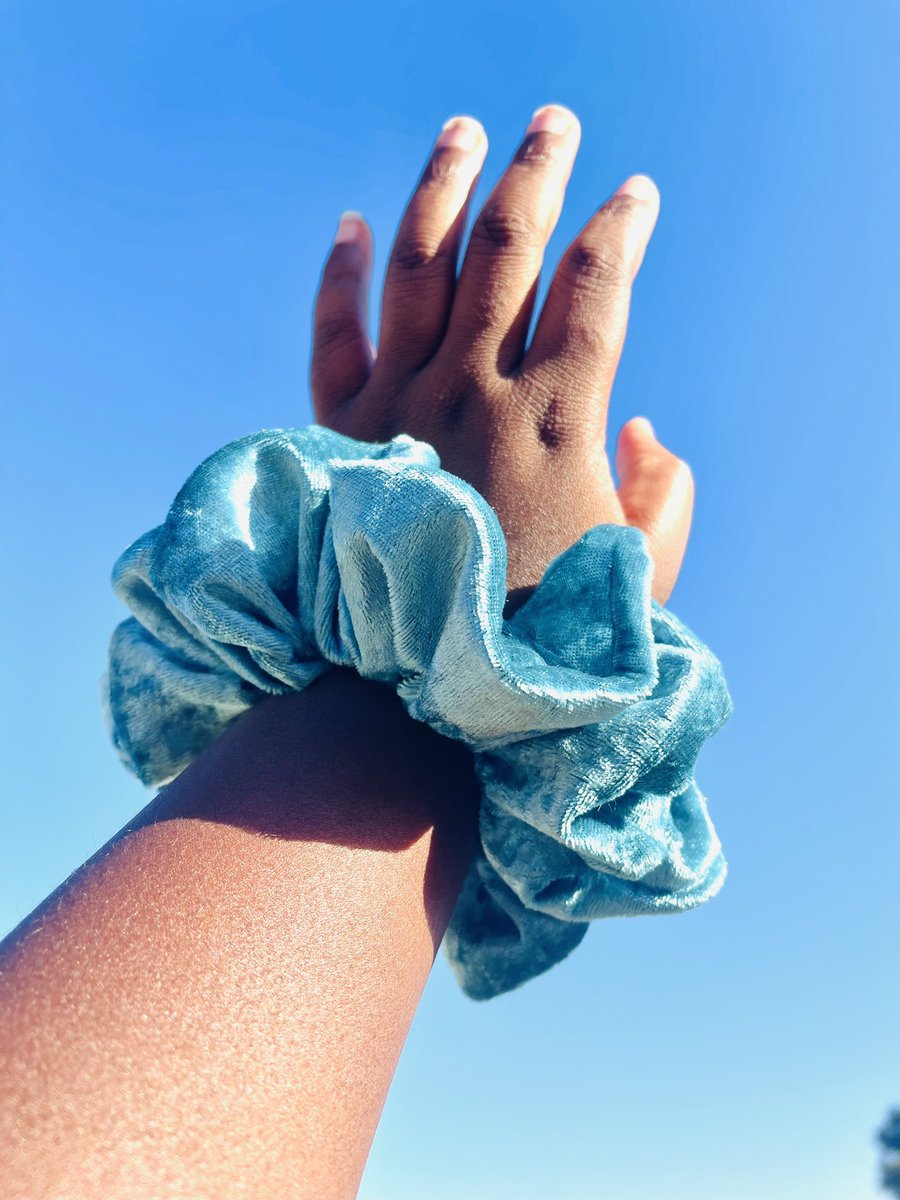 Bigger is better! I don’t know about you but I love a good scrunchie! Get yours today! etsy.com/shop/LeNiquesD… 

#ScrunchieLife #Scrunchie #Hair #UpDo #PonytailLife #PonyTail #BlackOwnedBusiness #NewYear2023 #etsyfinds #etsystore #etsycoupon #ASUTwitter