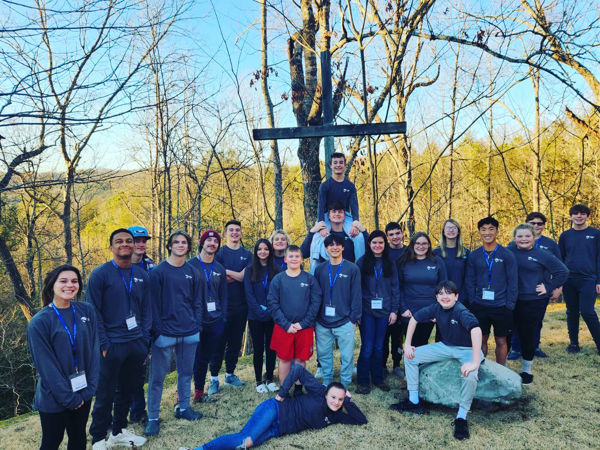 StuMin_FBC's tweet photo. Great time in Gatlinburg hanging with the best teens around and learning about God. https://t.co/EsNxOBEObD