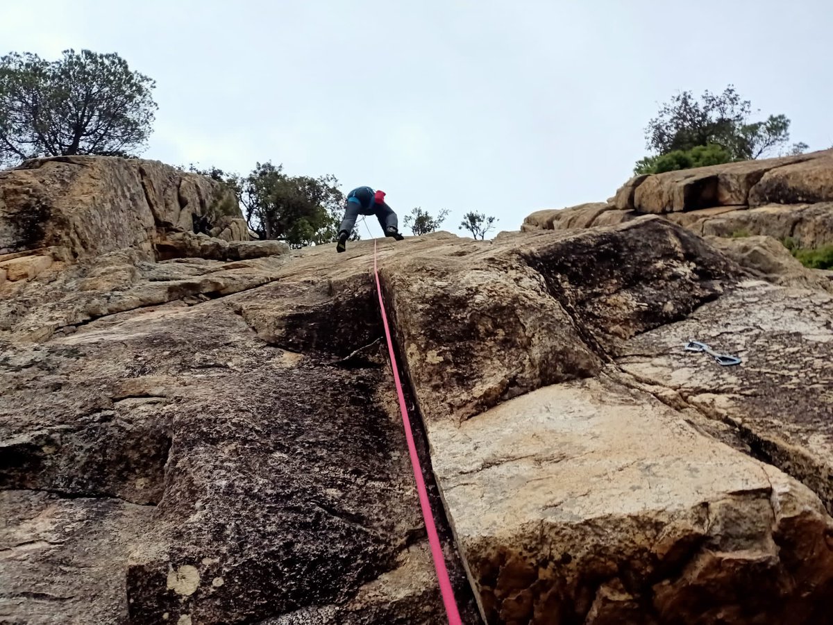 msoengs's tweet photo. Última escalada de l'any. #sector_placa a #cellecs. Dos vies amb inici dur i una mica d'adherència. Un bon entrenament acompanyat de @Kikialdo4. @ACEMataro https://t.co/4mHScFGhVN