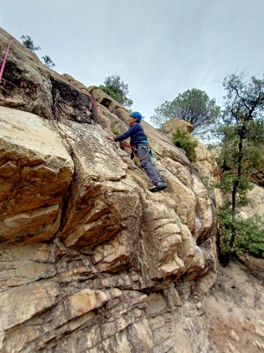 msoengs's tweet photo. Última escalada de l'any. #sector_placa a #cellecs. Dos vies amb inici dur i una mica d'adherència. Un bon entrenament acompanyat de @Kikialdo4. @ACEMataro https://t.co/4mHScFGhVN