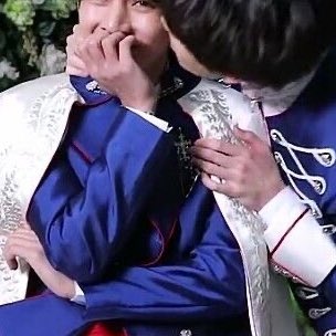 happy birthday taehyung ! 🎂#TAEHYUNGDAY