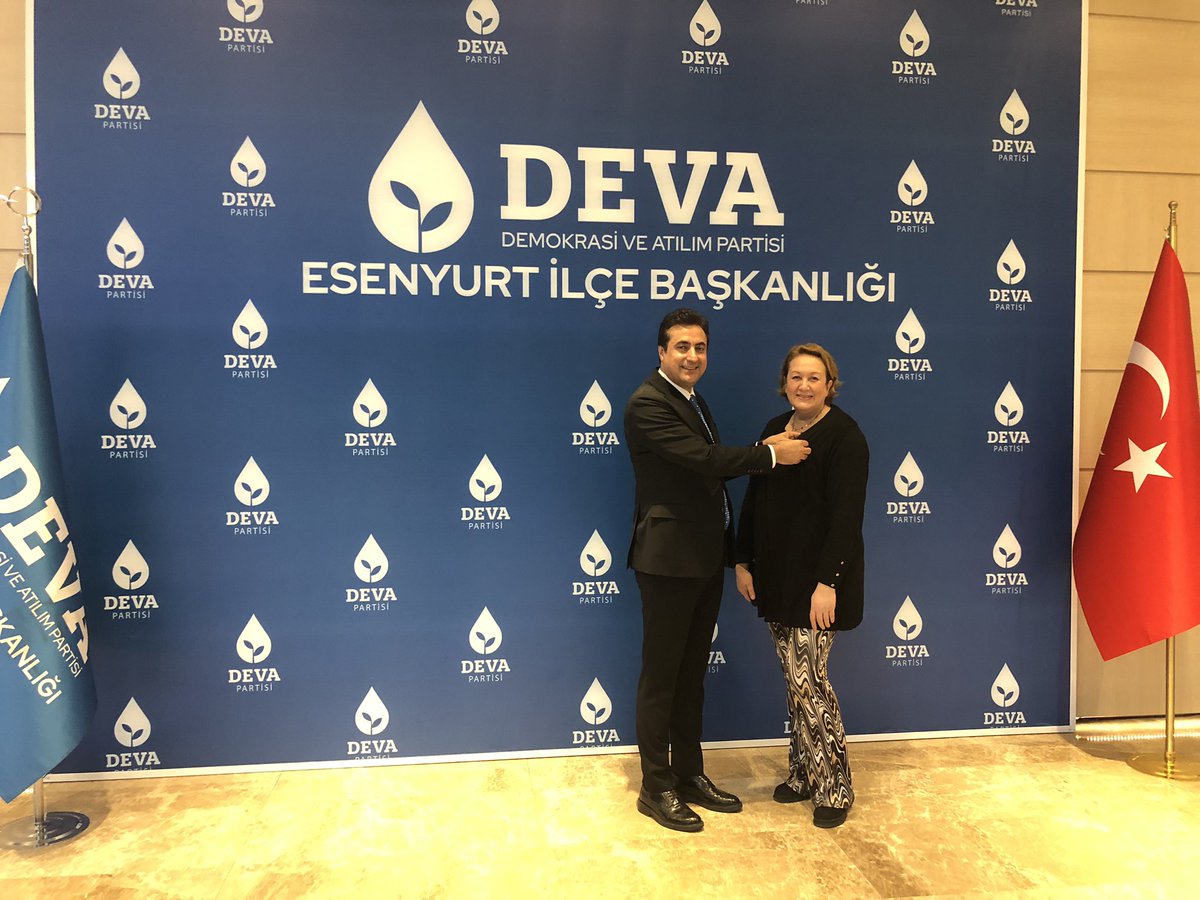 Deva ailesine yeni katılan Doğa Hospital Koordinatörü Dilek Sansarcı Hanım'a Partimizin rozetini takdim ettik. 

Hayırlı olsun. 💧🌱

#devapartisi 
#esenyurtadeva 
#TürkiyeninDevası 
<a href="/alibabacan/">Ali Babacan</a> <a href="/devapartisi/">DEVA Partisi</a> <a href="/emin_ekmen/">Mehmet Emin Ekmen</a> <a href="/myeneroglu/">Mustafa Yeneroğlu</a> <a href="/avidrissahin/">Av. İdris Şahin</a> <a href="/erginsadullah/">Sadullah Ergin</a>