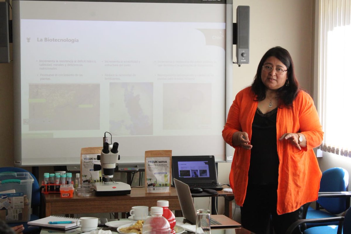 En #Temuco, la Coordinadora Regional Araucanía, @LuzKarina_lopez, participó en la Ceremonia de premiación a la Mujer Innovadora <a href="/FIA_Chile/">FIA</a> 2022 de #LaAraucanía, actividad que fue encabezada por el Seremi de @Minagriaraucan, Héctor Cumilaf