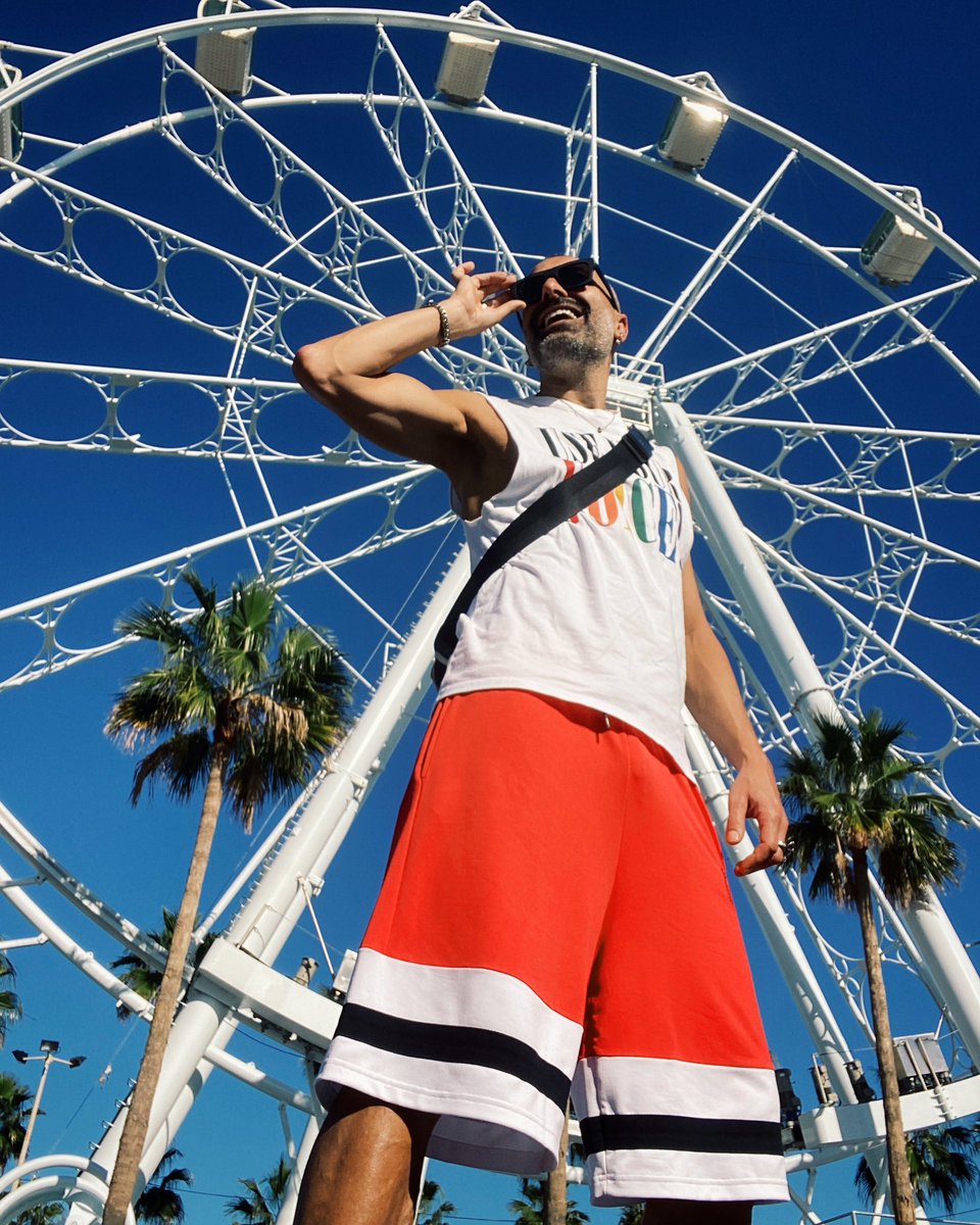 andresllompart's tweet photo. Gira, el mundo gira 🎡🎡🎡
.
.
.
.
#benalmadena 
#noriamiradorprincess #puertobenalmadena #torremolinos #noria #hoscos #men #ootdmen #menstreetstyle #athleisuremen #gayspeedo #gaytorremolinos #gayfashion #mentravel #gay #gaysport #mentraveller #menshorts #menoninstagram https://t.co/b5fRtiR9TM