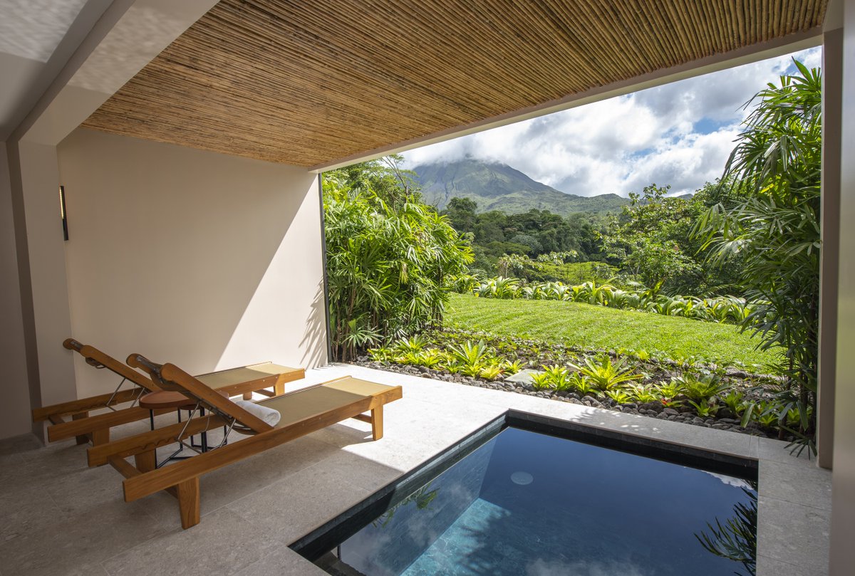 SLHLuxuryHotels's tweet photo. Tabacón, our #ConsiderateCollection hotel in the Costa Rican rainforest, has unveiled fourteen new Honeymoon Suites and Rainforest Rooms, featuring plunge pools fed directly by thermo-mineral water from volcanic hot springs and living plant walls. https://t.co/2blfL0ldjP https://t.co/opqSnUkOgy