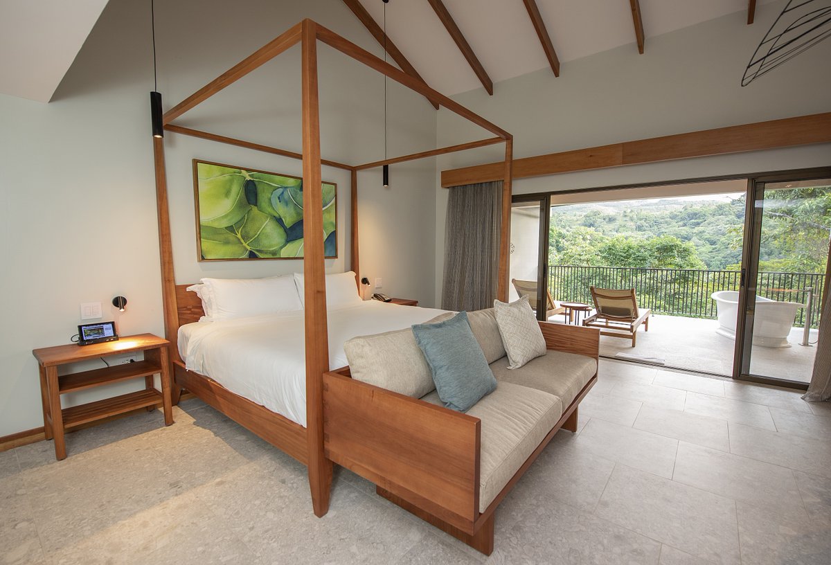 SLHLuxuryHotels's tweet photo. Tabacón, our #ConsiderateCollection hotel in the Costa Rican rainforest, has unveiled fourteen new Honeymoon Suites and Rainforest Rooms, featuring plunge pools fed directly by thermo-mineral water from volcanic hot springs and living plant walls. https://t.co/2blfL0ldjP https://t.co/opqSnUkOgy