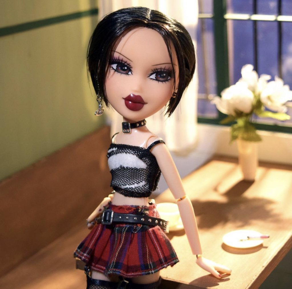 hourlynana1's tweet photo. bratz nana https://t.co/3WrEENK7GG