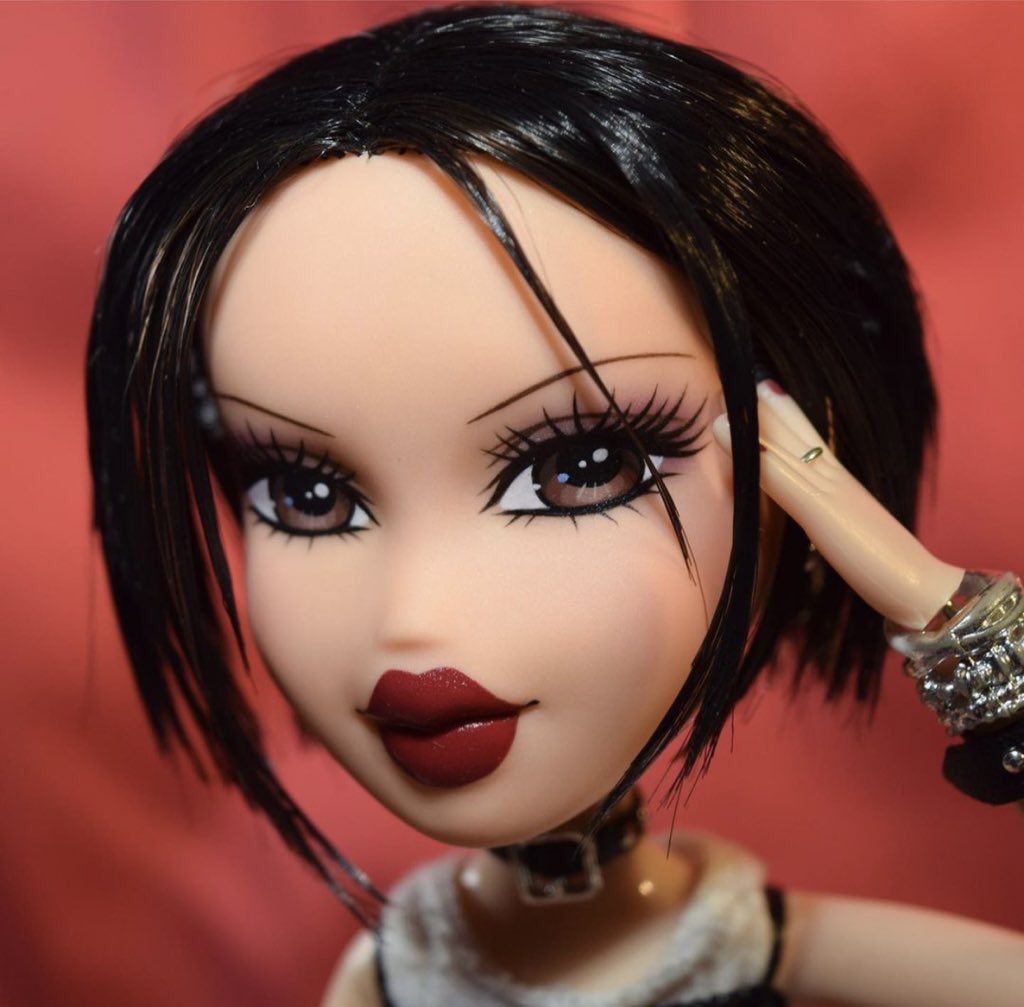 hourlynana1's tweet photo. bratz nana https://t.co/3WrEENK7GG