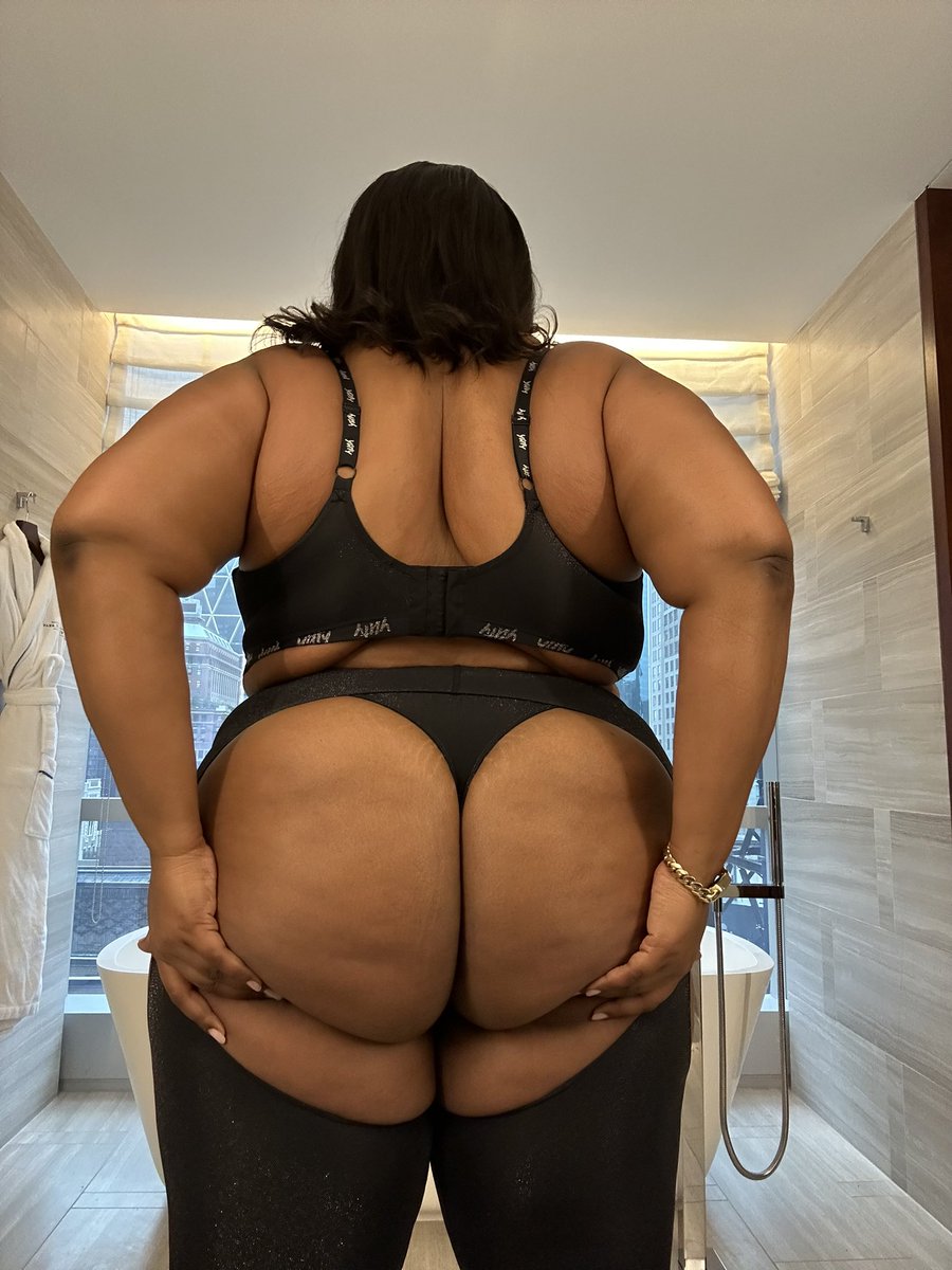 LIZZO tweet media
