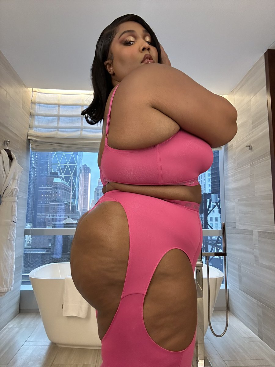 LIZZO tweet media
