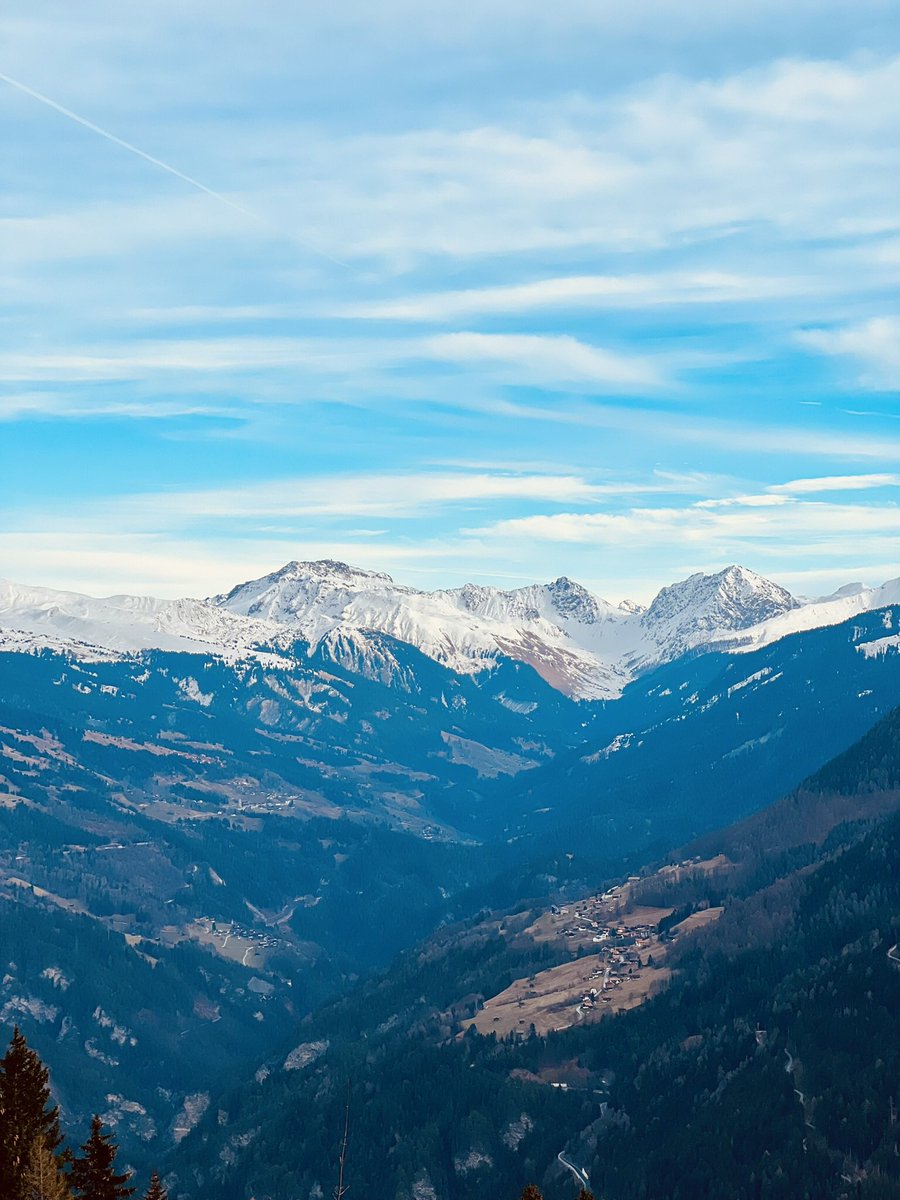 PfarrerNaefgen's tweet photo. Heute war ich auf #Brambrüesch oberhalb #Chur
Dabei dieser schöne Blick ins #Schanfigg
#Graubünden ist schön.
@Churtourismus @STMediaD @Chur_ch https://t.co/mPSilO8PZX
