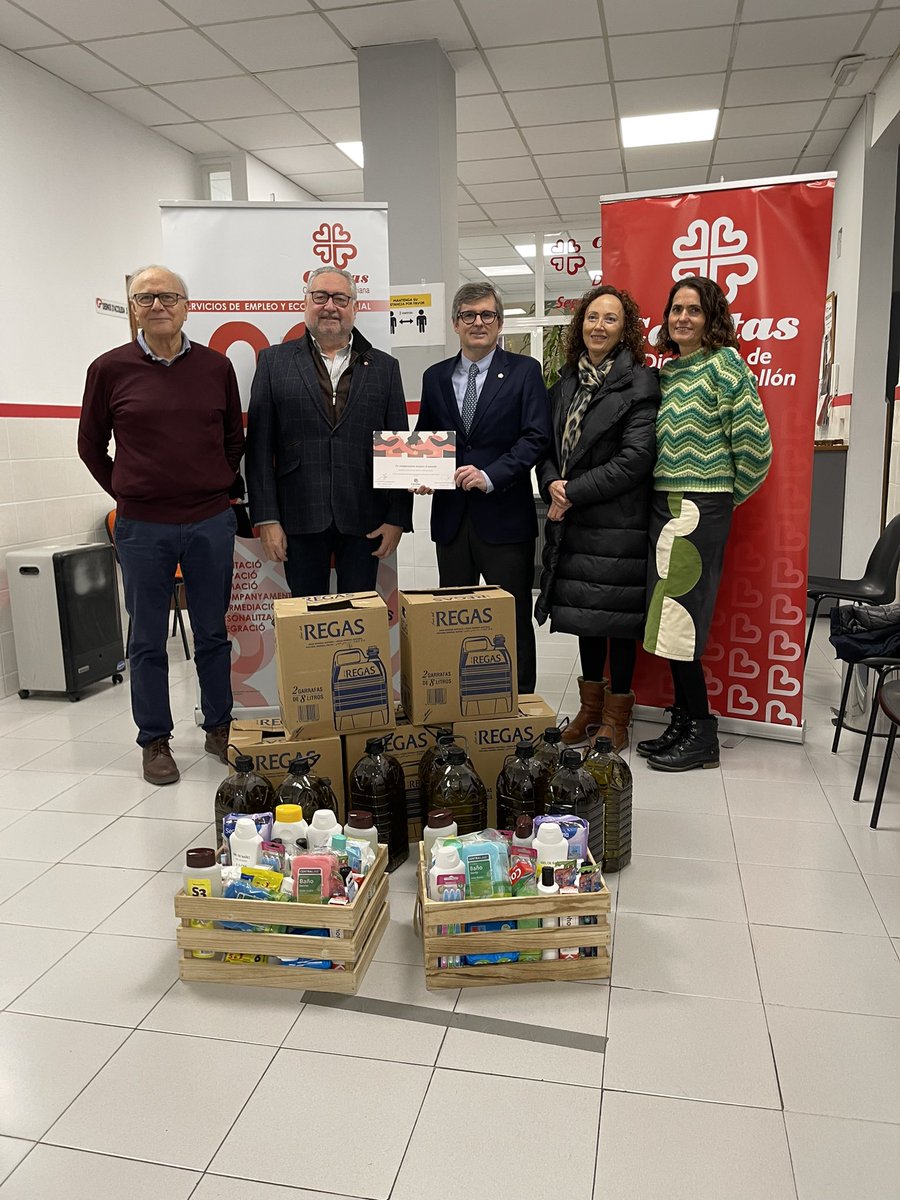 JoaquinRambla's tweet photo. Un año más, el Colegio de Administradores de Fincas de Valencia-Castellón realiza la campaña de recogida de alimentos El Kilo Solidario.
Estas Navidades colaboramos con Caritas  Diocesana de Segorbe y Castellón para ofrecer esperanza a las personas y familias que más lo necesitan https://t.co/wP1iHawfdI