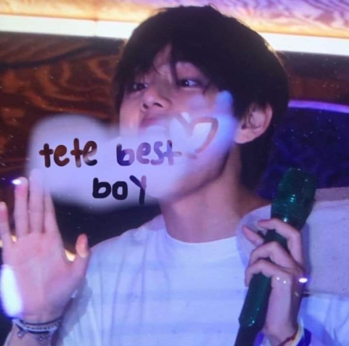 th_vantae's tweet photo. KIM TAEHYUNG TE AMO FLACO Y UN TE AMO NO ES SUFICIENTE PARA EXPRESAR TODO LO QUE ME HACES SENTIR.

#HAPPYVDAY #TAEHYUNGDAY https://t.co/nBBbgfhzcp