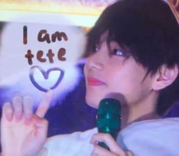 th_vantae's tweet photo. KIM TAEHYUNG TE AMO FLACO Y UN TE AMO NO ES SUFICIENTE PARA EXPRESAR TODO LO QUE ME HACES SENTIR.

#HAPPYVDAY #TAEHYUNGDAY https://t.co/nBBbgfhzcp