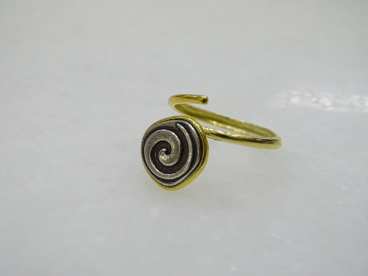 sergioaugustus_'s tweet image. Spiral Bicolor Adjustable Ring, Silver open ring, Everyday Ring, Greek Design Ring, Ancient Greek Ring, Geometric Ring, Mother spiral Gift
 #RingSilver #MotherSpiralGift #SpiralBicolor #EverydayRing #gift #OpenRing #IchorJewelry #etsy

👉etsy.com/listing/130250…