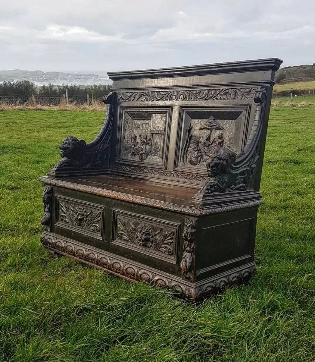 angleseyantique's tweet photo. A Victorian carved oak settle.
Available at Anglesey antiques and interiors 31castle st Beaumaris Anglesey LL58AP Thanks 
#gothicrevival #carvedoak #boxedsettle #sjorfordantiques https://t.co/M5VzCrXVkl