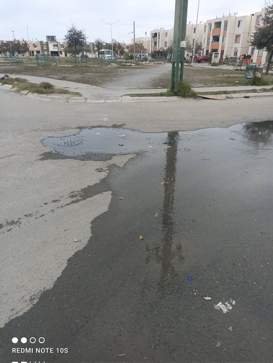 Dan_tesco14's tweet photo. @AyD_ParaTi Fuga de aguas negras en colonia villas del jaral, calle Cataluña. Tiene como una semana y sigue sin ser atendida https://t.co/1cdg7t1mVM