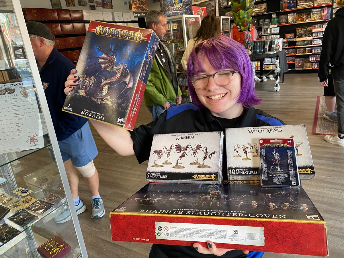 WHCitadel's tweet photo. Looks like the staff here at the store are coming up with lists for their projects for 2023! Get ready for a TON of new events in the new year so you better get to hobbying!

What army are you starting for the new year?

#NewYearNewArmy #WarhammerCommunity https://t.co/DSHbczUZqv