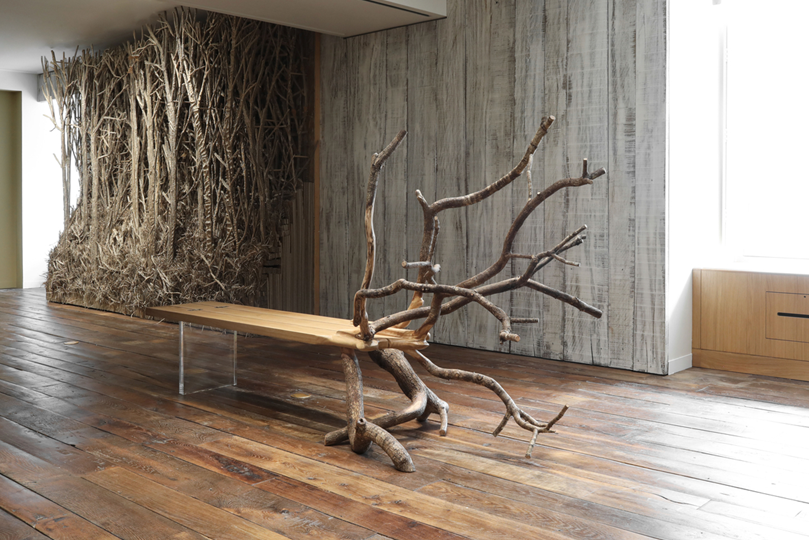 ChasseNature's tweet photo. Le Musée @ChasseNature et la @FondationSommer sont heureux d’annoncer l’acquisition du banc fallenTree. Ce banc combine matière noble (le chêne) et poésie de la technique (savoir-faire d’un menuisier). Il est désormais l’une des icônes du design français contemporain. https://t.co/HoN6nb5BtY
