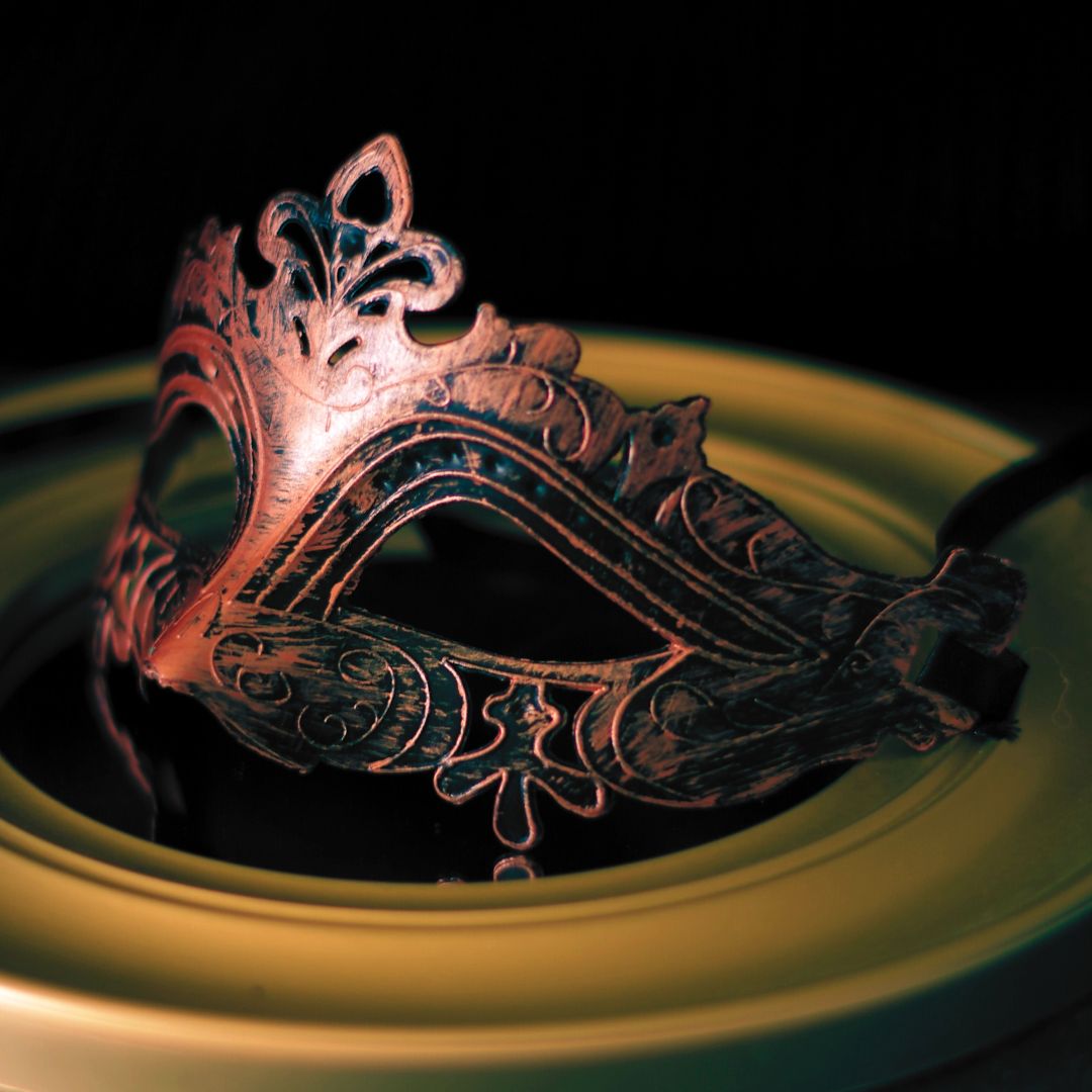 MalinsPlaisirs's tweet photo. ▪️ masquerade ▪️
Les masques vénitiens cuivre, or ou argent - à découvrir en boutique
https://t.co/ctPg5tMgM3 🖤
#malinsplaisirs #mask #masquerade #masquerademask #fetish #libertin #erotic #bdsmsubmissive #bdsmsub #bdsmaesthetic #kinkbdsm #fetishstore #bdsm https://t.co/CVs5niYL2P