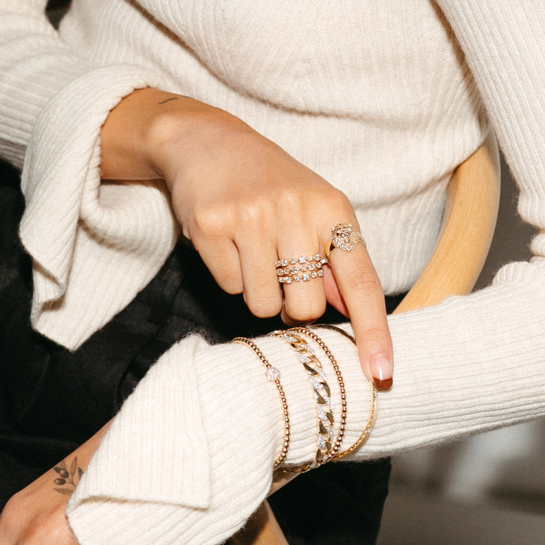 elizapage's tweet photo. Cozy but make it cute.
.
#bracelets #braceletstack #stackrings #stackring #rings #ringlover #diamondrings #cubanbracelet #stretchbracelet #goldbangle #diamondbracelet #goldbracelet #goldring #diamondring #statementring #nyeoutfit #cozycute #cozyoutfit #sweaterweather https://t.co/HTUP5zasDy